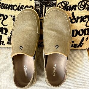 OluKai Men’s indoor outdoor Slippers